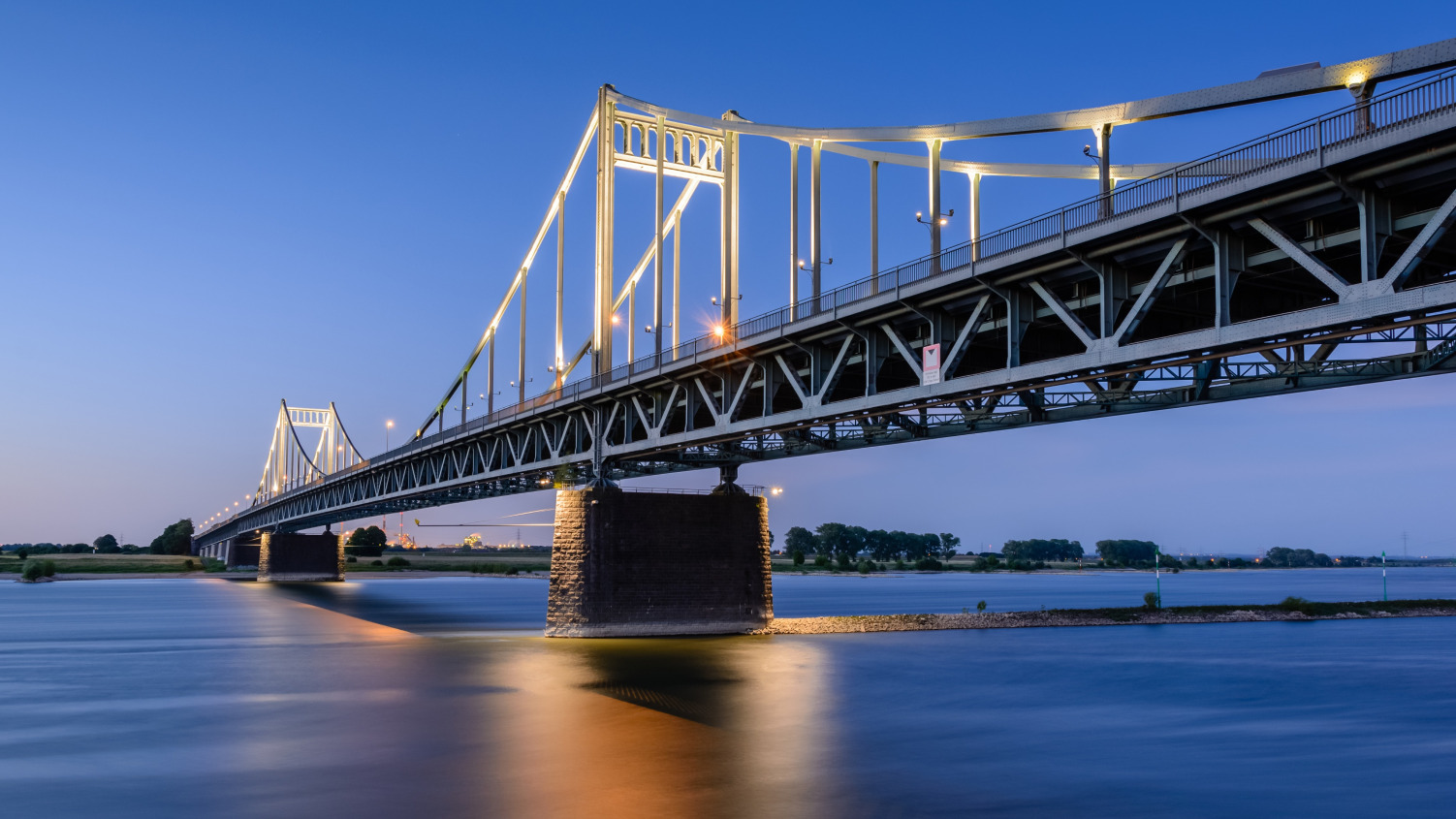 Rheinbrücke Uerdingen; Detektei Krefeld, Detektiv Krefeld, Wirtschaftsdetektei Krefeld